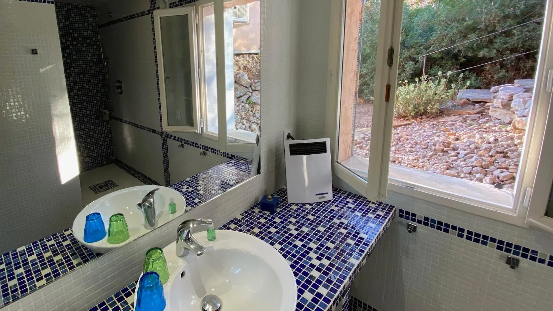 Bellevue En Provence Guest House Entrecasteaux 0*,