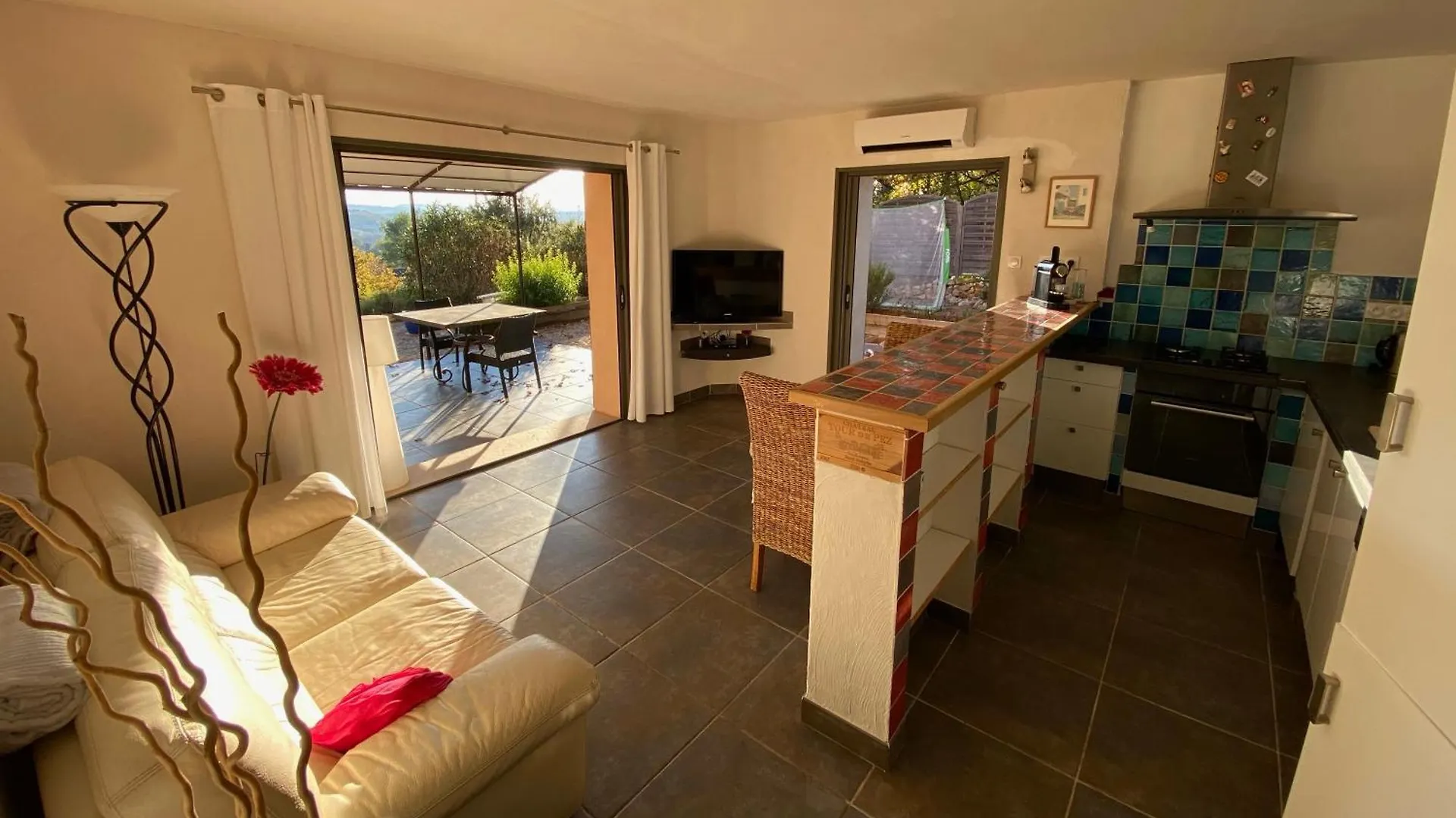 Bellevue En Provence Guest House Entrecasteaux 0*,  France